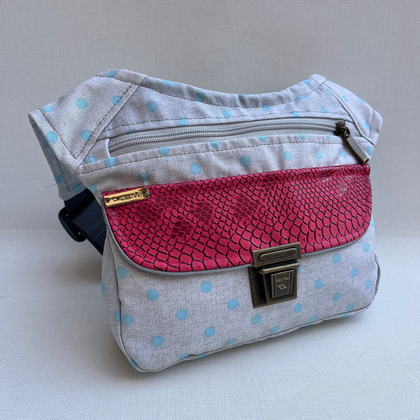 Special Dots &amp; Fuchsia · Waterproof + Back pocket · Unique Piece No. 12759