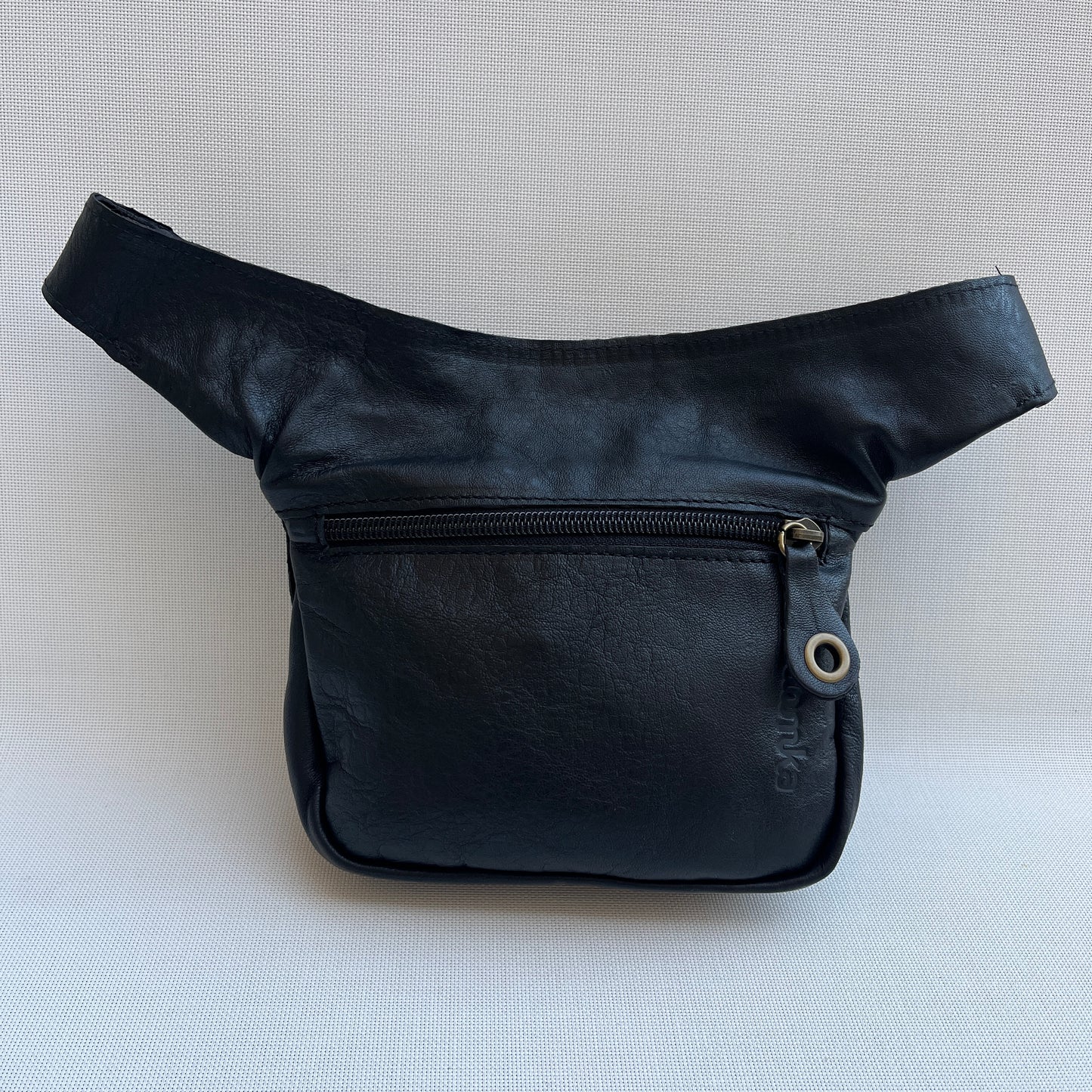 Mini Premium Black & Old Gold · Piel natural BioCuir® · Pieza Exclusiva Núm. 12680