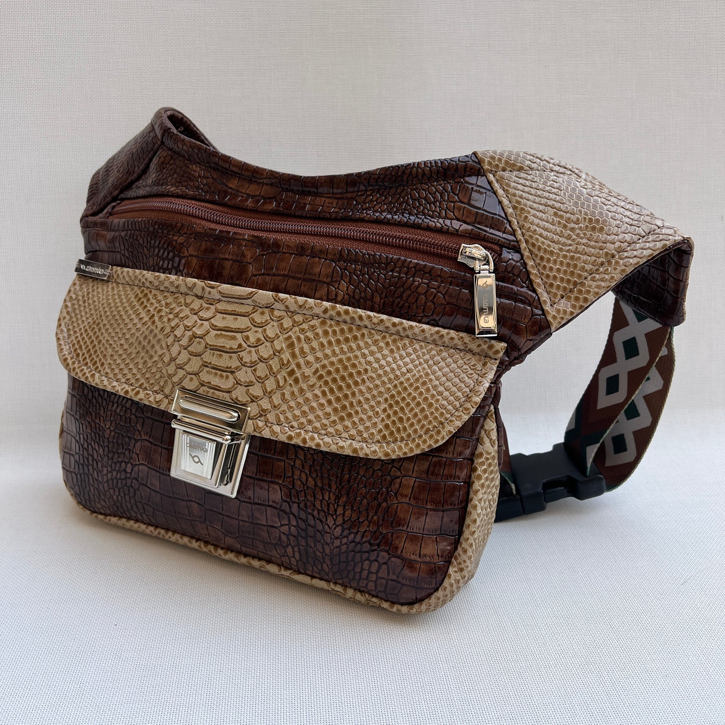 Elegant Brown Animal Print · Pieza Exclusiva Núm. 12886
