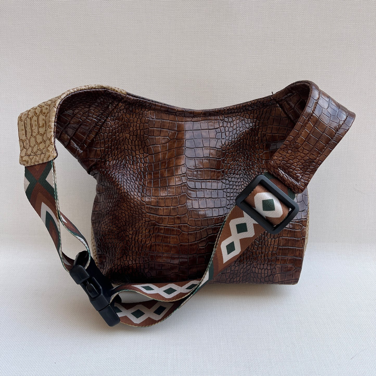 Elegant Brown Animal Print · Pieza Exclusiva Núm. 12886