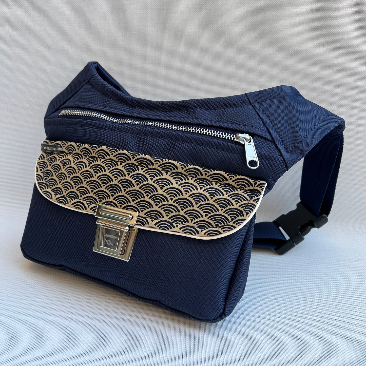 Special Blue & Japanese Waves (Impermeable) · Pieza Única Núm. 11067