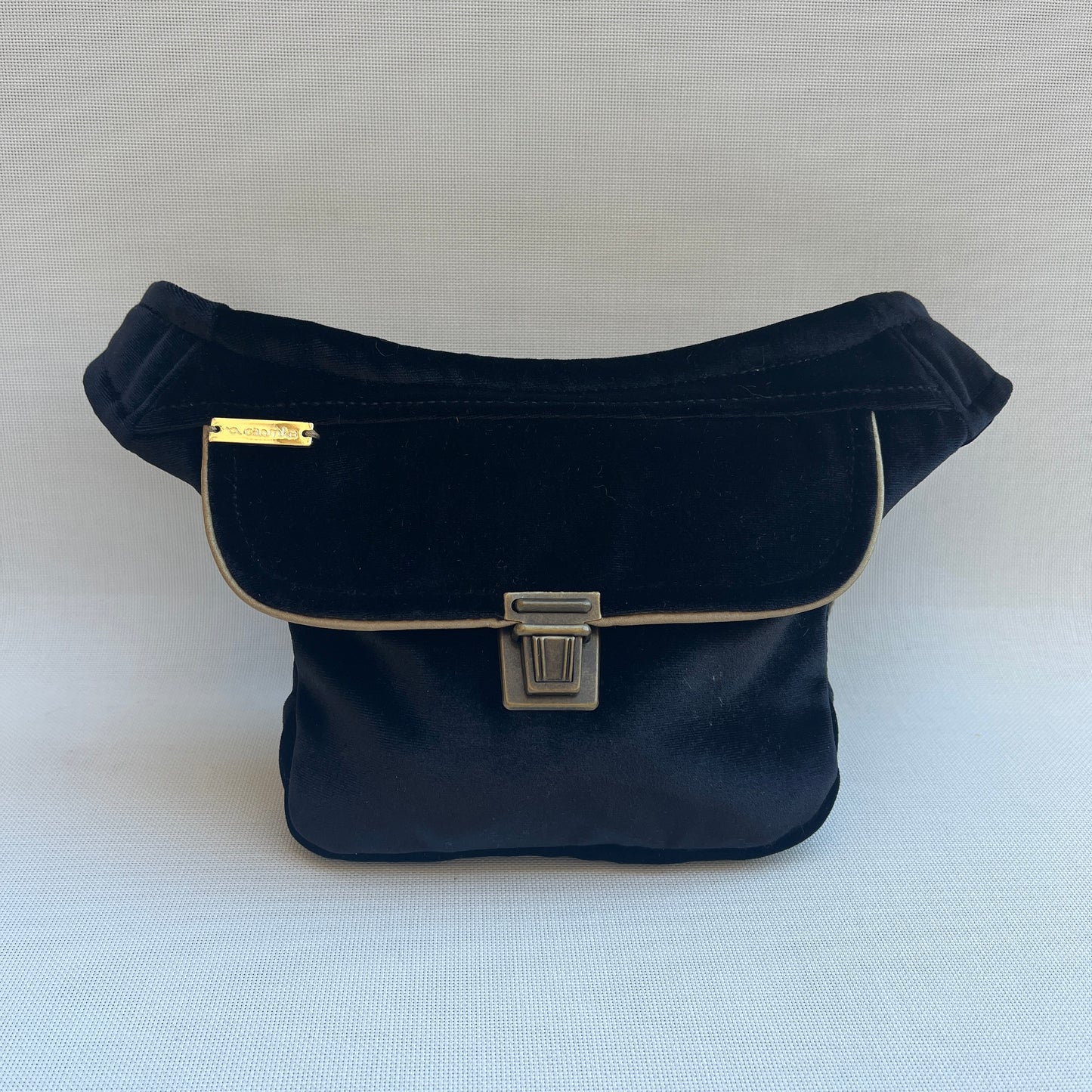 Mini Special Black Velvet Ceremony · Terciopelo · Pieza Exclusiva Núm. 12851