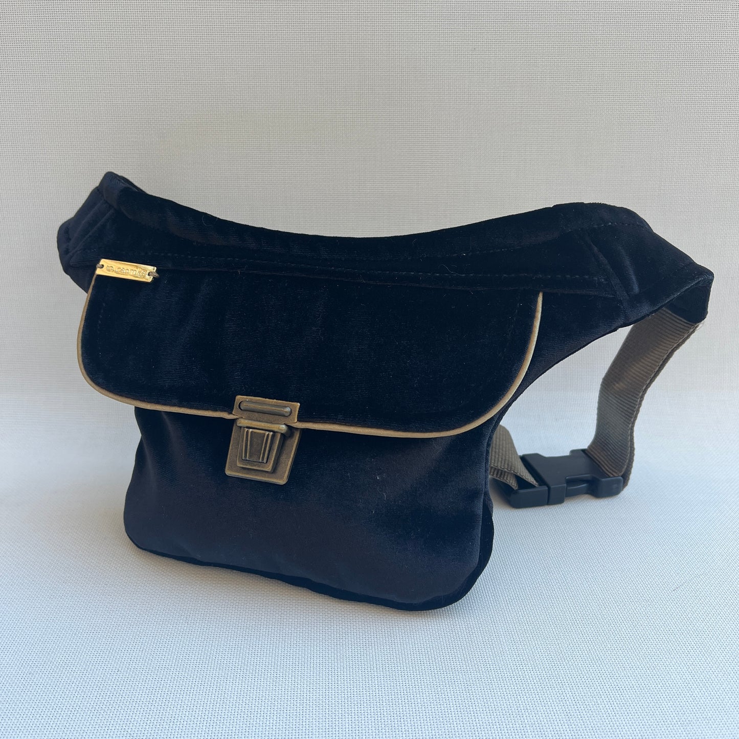 Mini Special Black Velvet Ceremony · Terciopelo · Pieza Exclusiva Núm. 12851