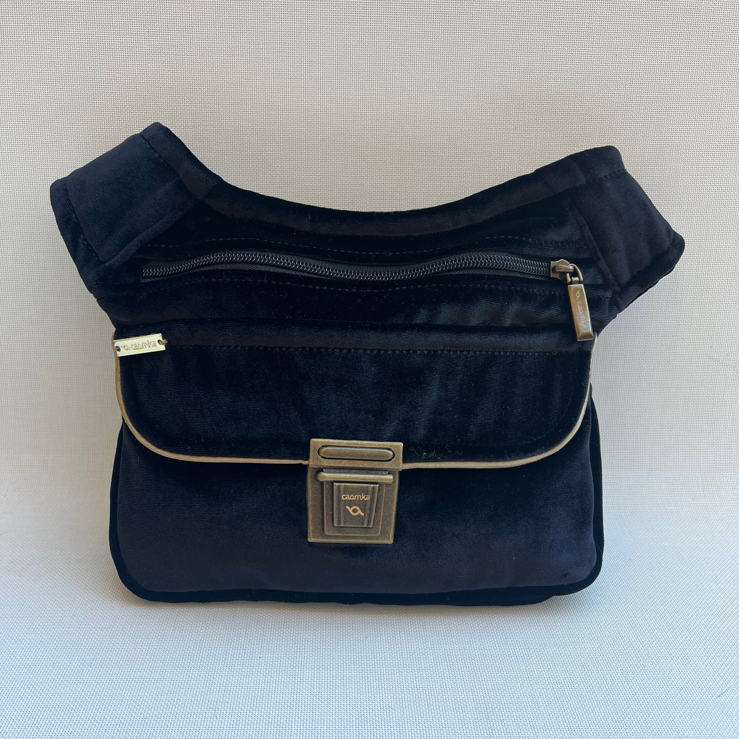 Special Black Velvet Ceremony · Terciopelo + Bolsillo trasero · Pieza Única Núm. 12854