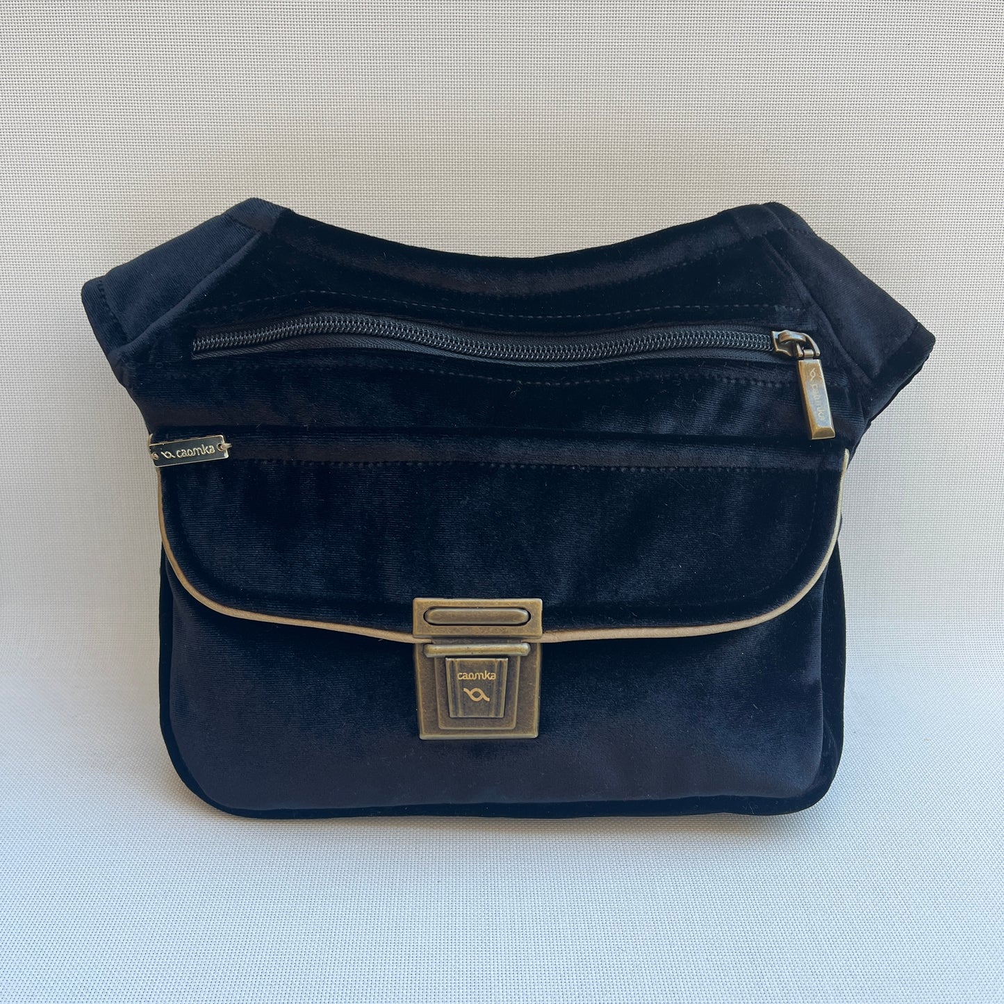 Special Black Velvet Ceremony · Terciopelo · Pieza Exclusiva Núm. 12848